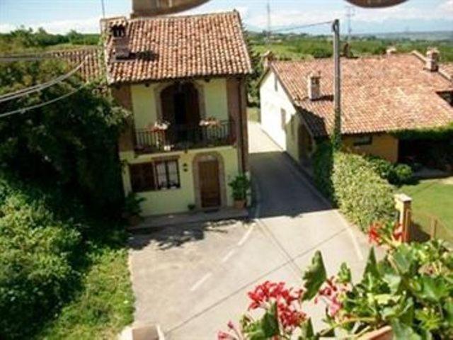 Bed and Breakfast Tra... Monti E Vigne La Morra Exterior foto