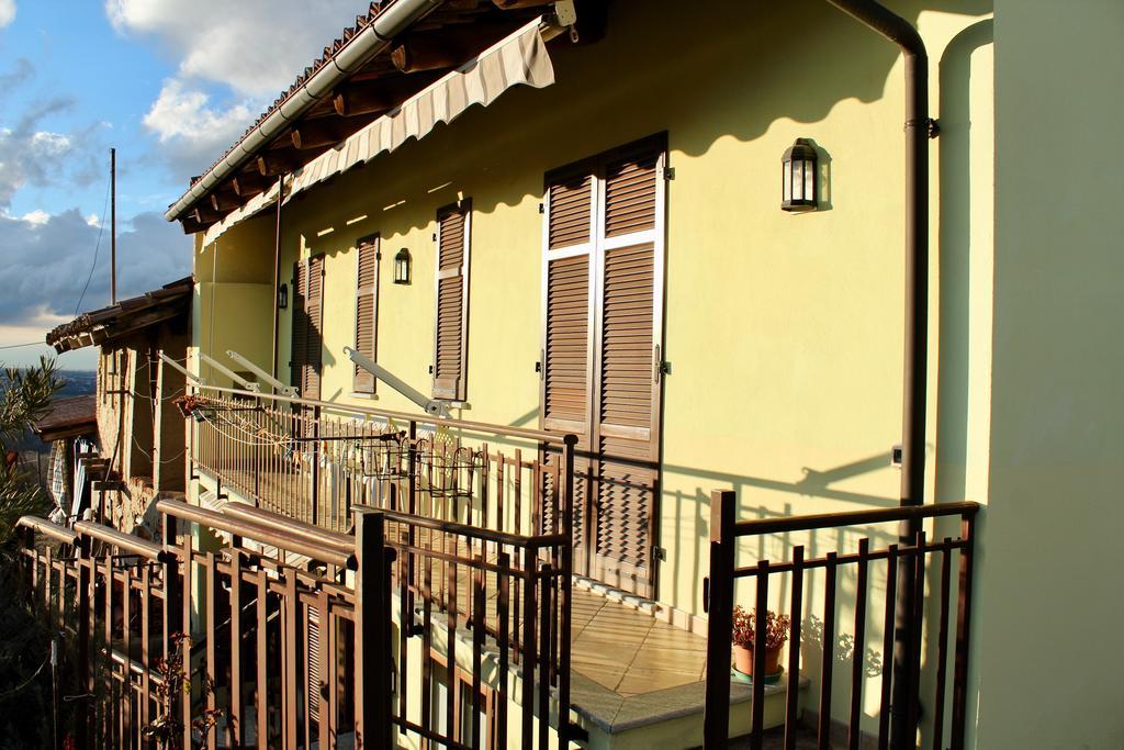 Bed and Breakfast Tra... Monti E Vigne La Morra Exterior foto