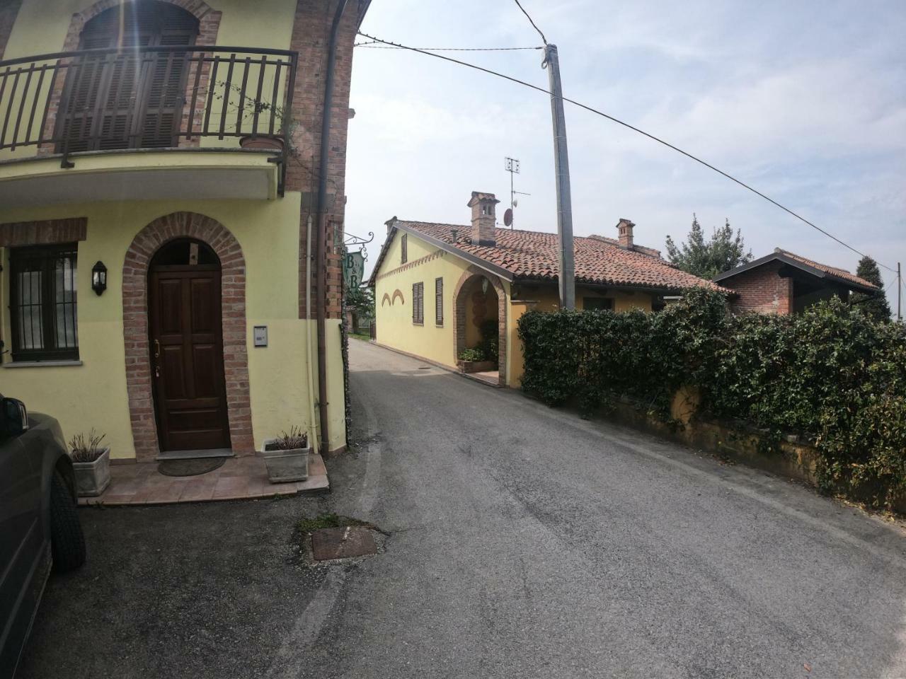 Bed and Breakfast Tra... Monti E Vigne La Morra Exterior foto