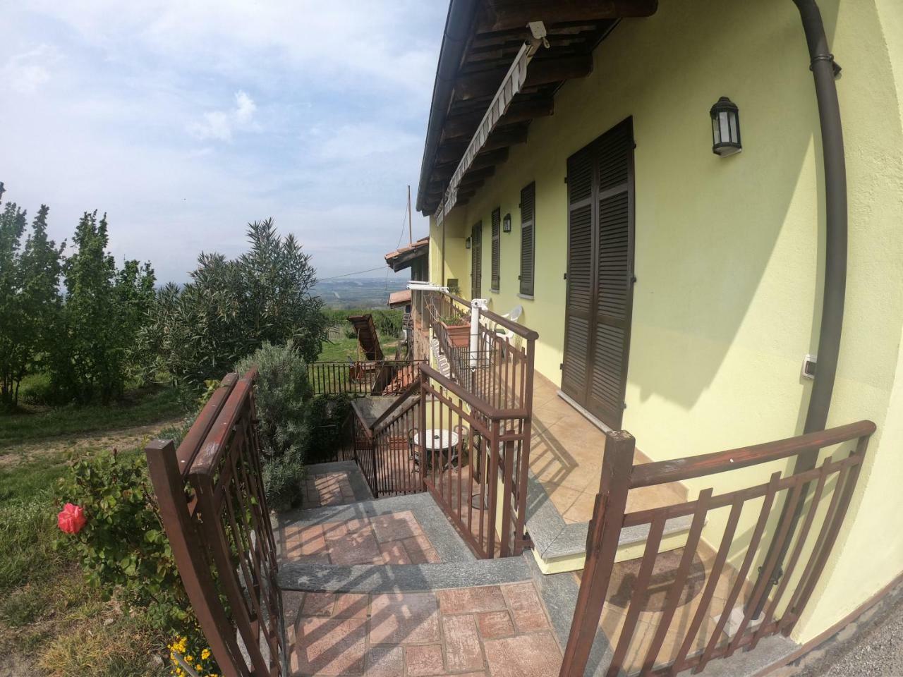 Bed and Breakfast Tra... Monti E Vigne La Morra Exterior foto