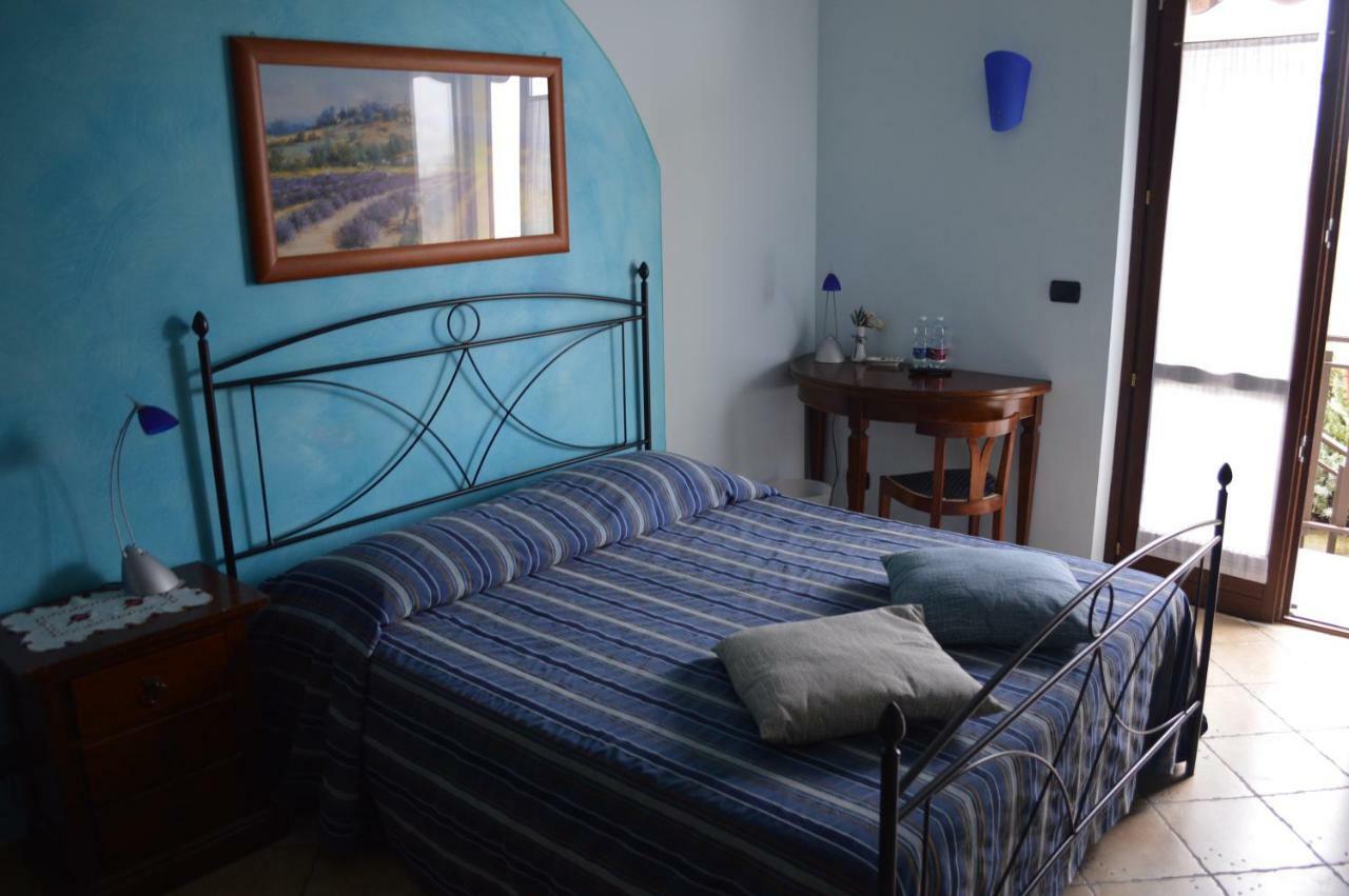 Bed and Breakfast Tra... Monti E Vigne La Morra Exterior foto