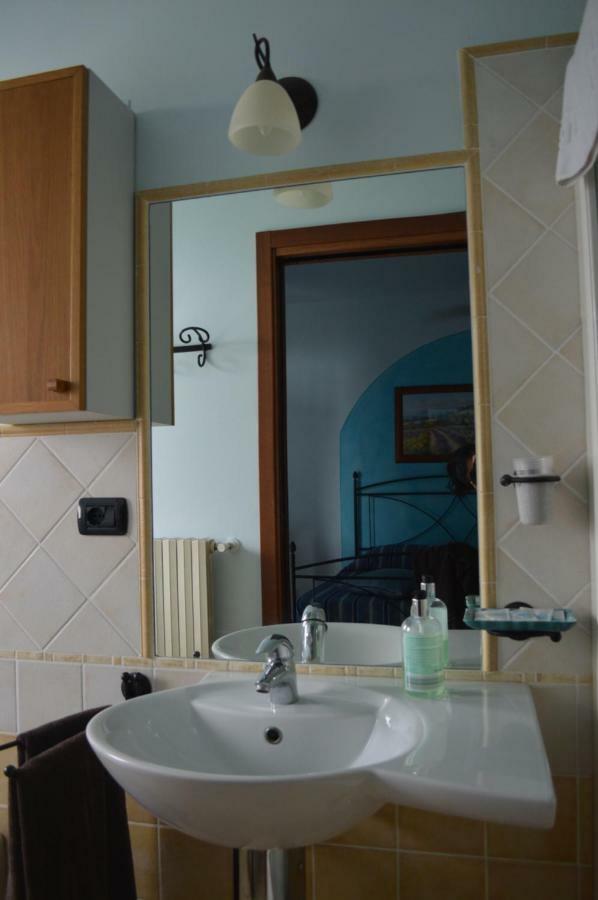 Bed and Breakfast Tra... Monti E Vigne La Morra Exterior foto